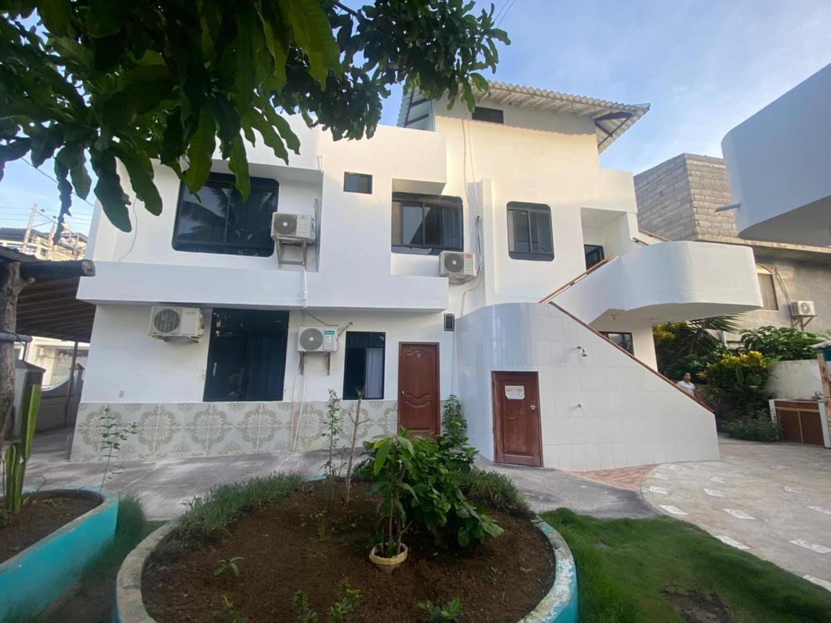 Hostal Brisas Del Mar Puerto Villamil Exterior photo