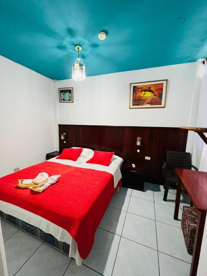 Hostal Brisas Del Mar Puerto Villamil Exterior photo