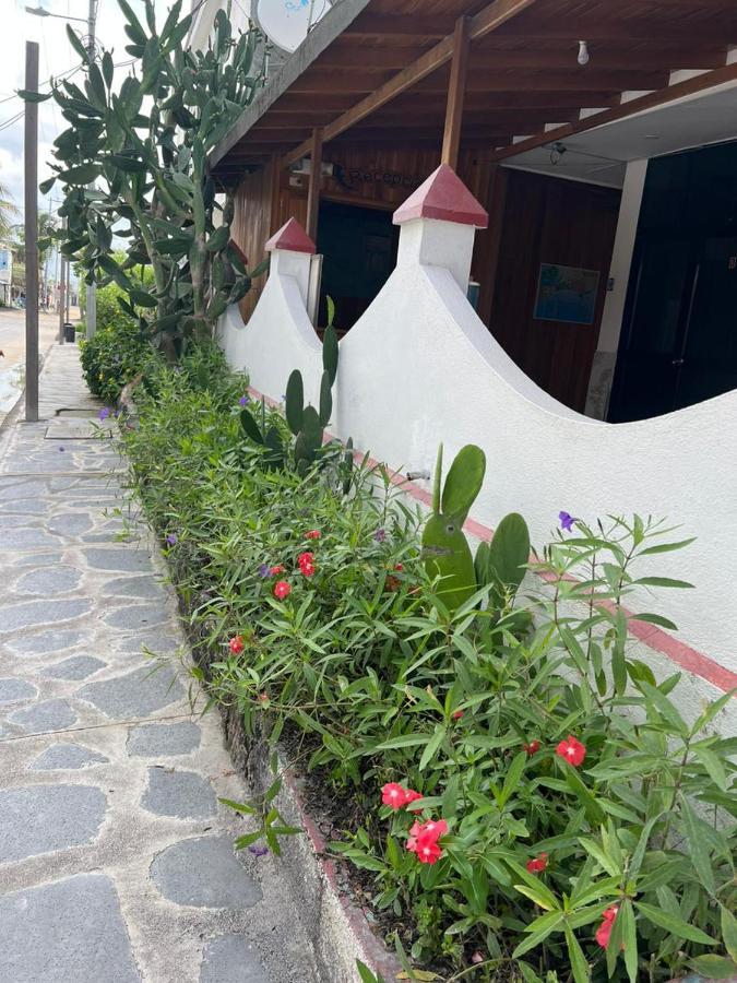 Hostal Brisas Del Mar Puerto Villamil Exterior photo