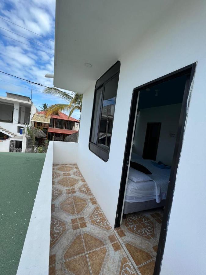 Hostal Brisas Del Mar Puerto Villamil Exterior photo
