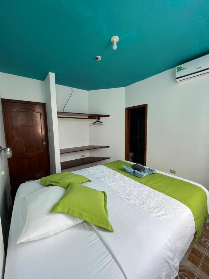 Hostal Brisas Del Mar Puerto Villamil Exterior photo