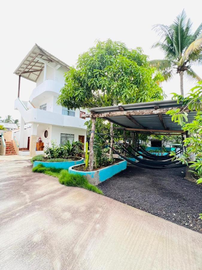 Hostal Brisas Del Mar Puerto Villamil Exterior photo